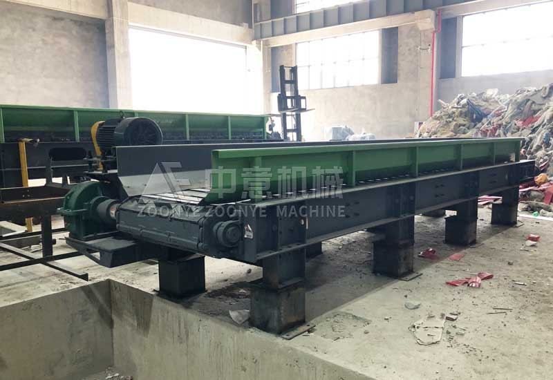 兩臺鏈板給料機(jī)